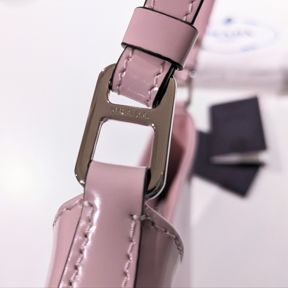 💯🩷PRADA CLEO🩷Hobo bag purse in pink nude - Picture 5 of 11